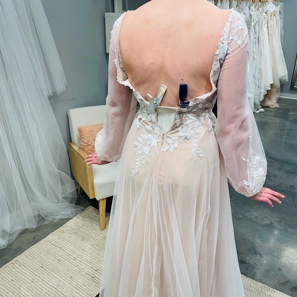 Wedding Dress - Picture 4 of 5